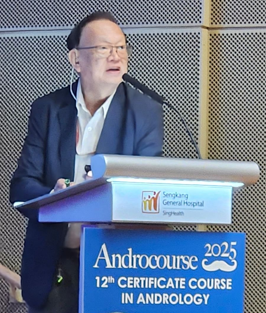 Professor Peter Lim lecturing at the Androcourse 2025 podium